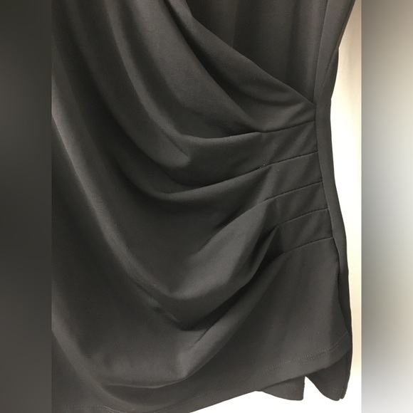 Elegantly Draped Long-sleeved Top - Picture 4 of 6